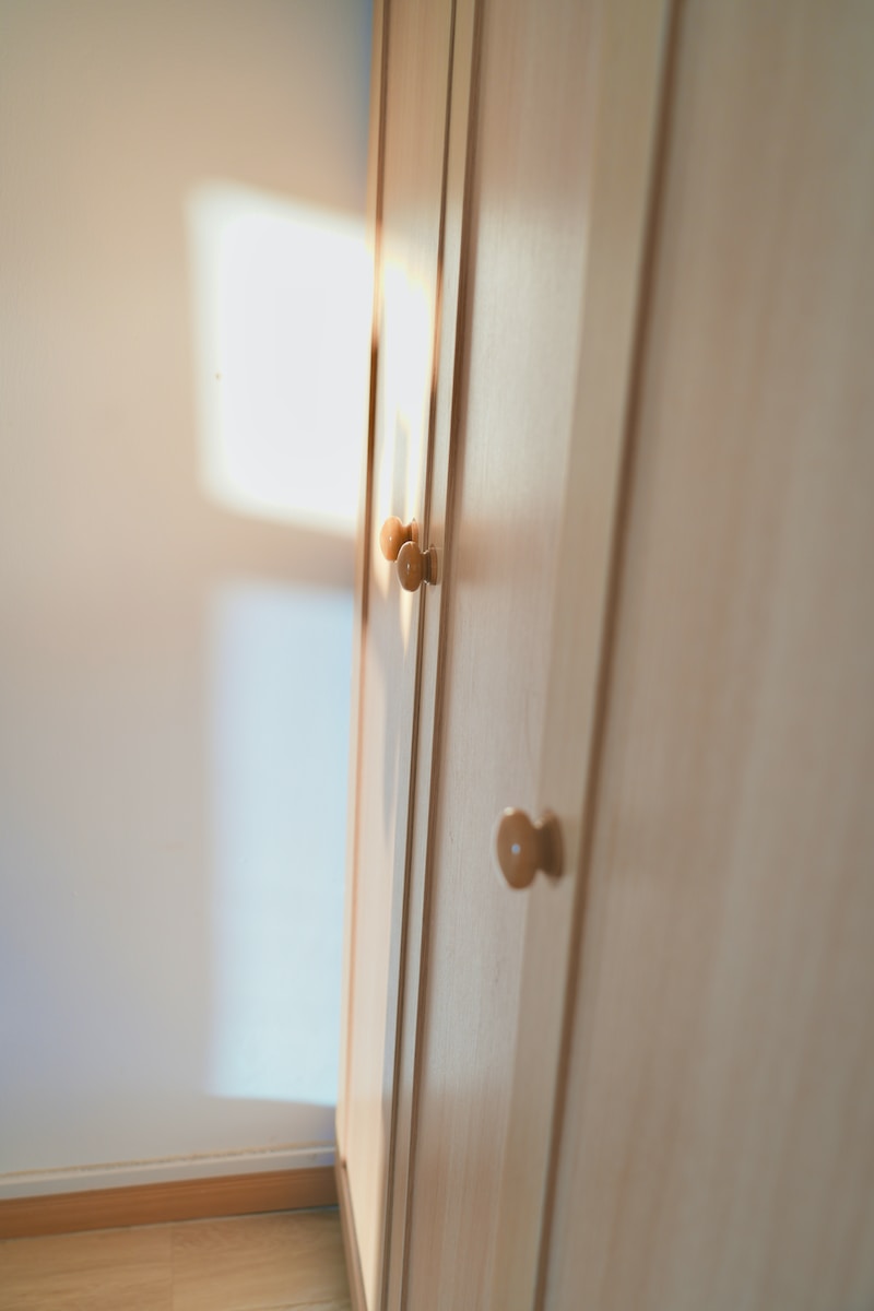Schrijnwerken op Maat voor Uw Dressing en Dressoir